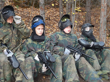 6Б класс. Поездка на игру в пейнтбол