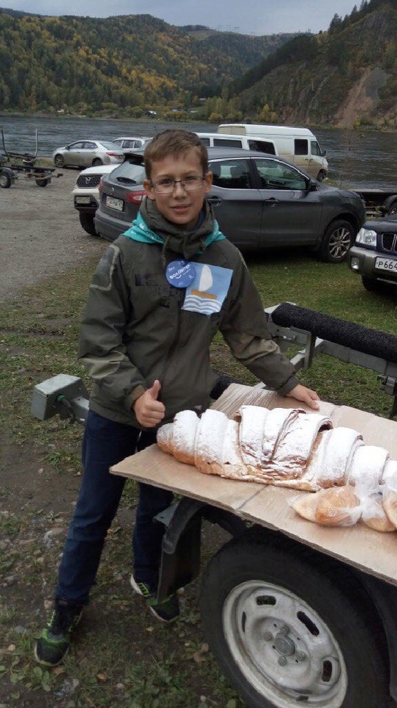 Саша Чучадеев с круассаном